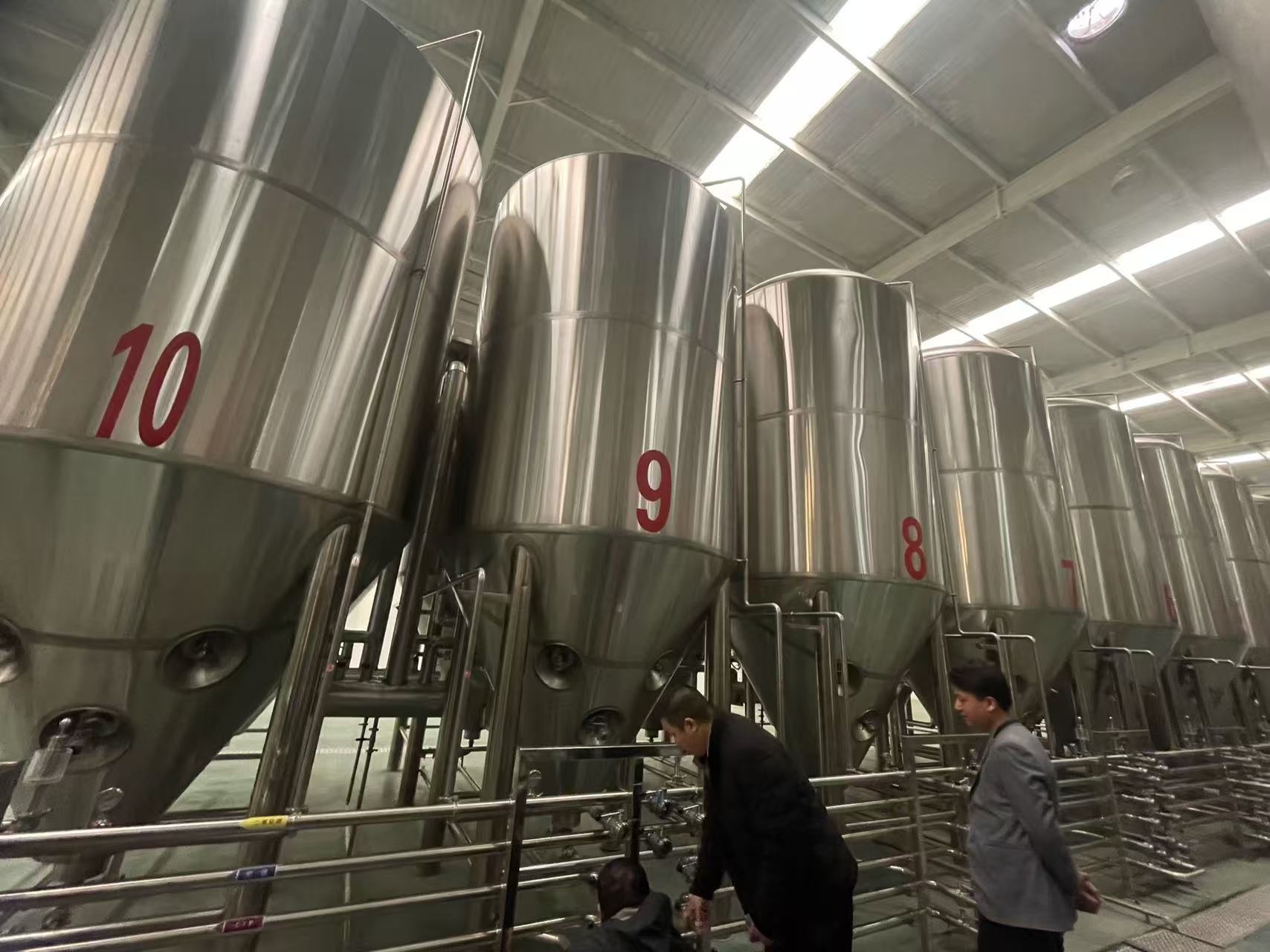 满城精酿啤酒设备厂—平面布置、设备设计、制造、调试、培训等一条龙服务